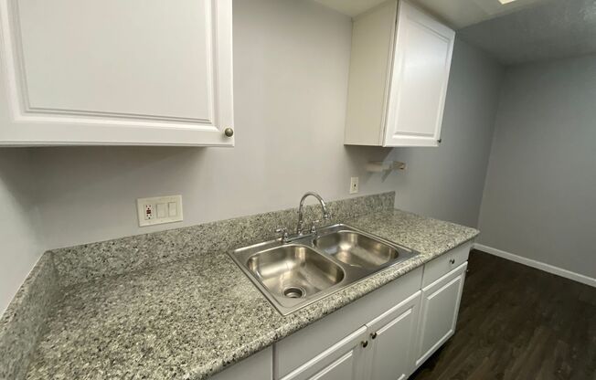 Two Bedroom Apartment Normal Heights with on-site Laundry and small dog friendly!