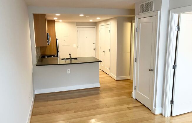 Sutton Plaza Apartments