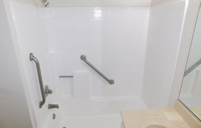 2 beds, 2 baths, $2,650, Unit 301