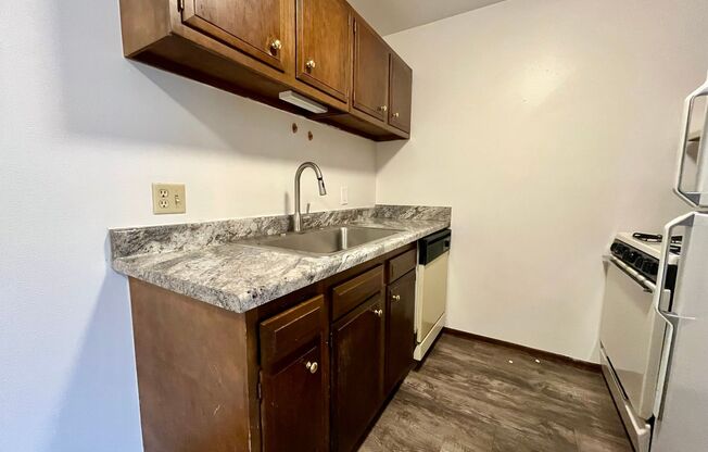 1 bed, 1 bath, $1,095, Unit 43