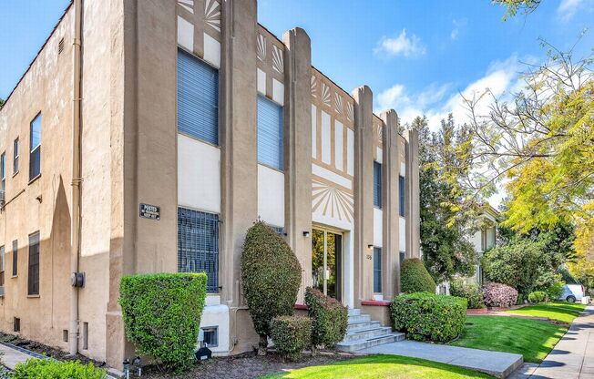 Huge studio unit in Beverly Hills!