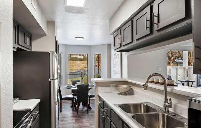 the preserve at ballantyne commons apartment kitchen and dining area