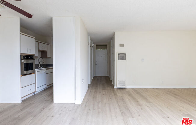 1 bed, 1 bath, 960 sqft, $2,300, Unit 17