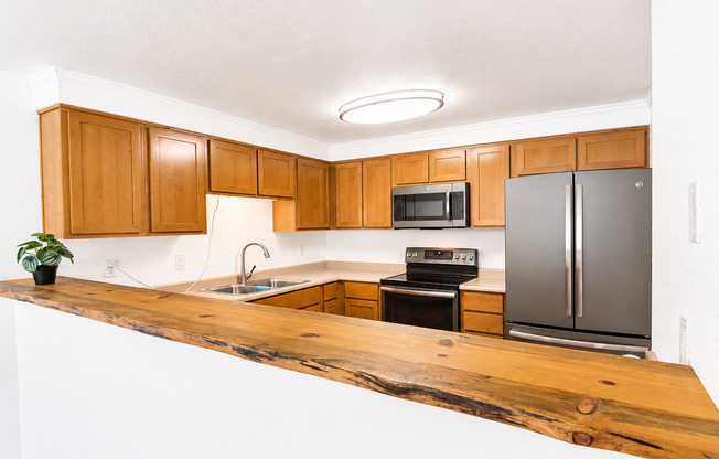 Evergreen East Condo Unit for Lease w/ Garage - 510 SE 157th Ave Unit 35