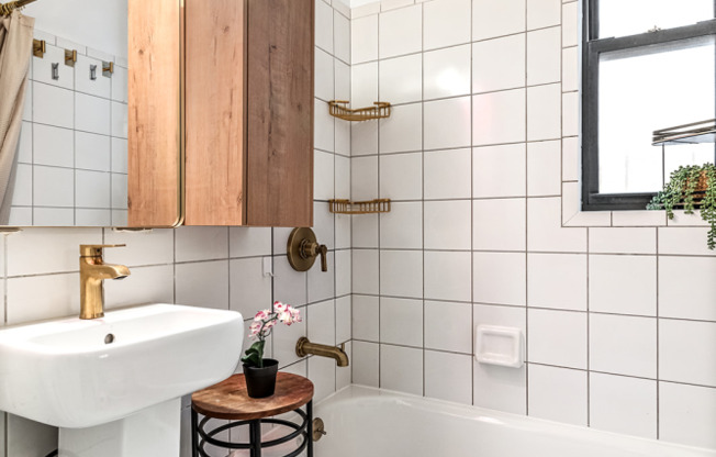 137 W 12 ST