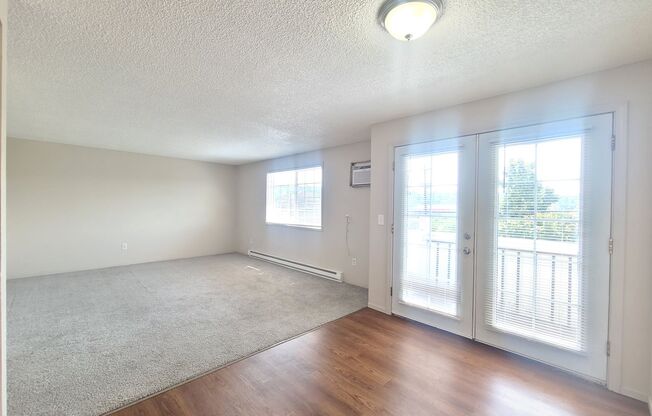 2 beds, 1 bath, $1,095, Unit 303