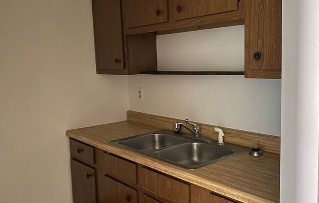 1 bed, 1 bath, 675 sqft, $800