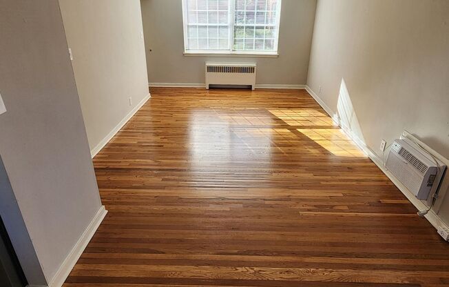 2 beds, 1 bath, 897 sqft, $2,275, Unit F-05