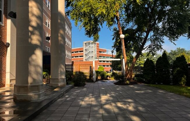 2 beds, 1 bath, $1,899, Unit 521