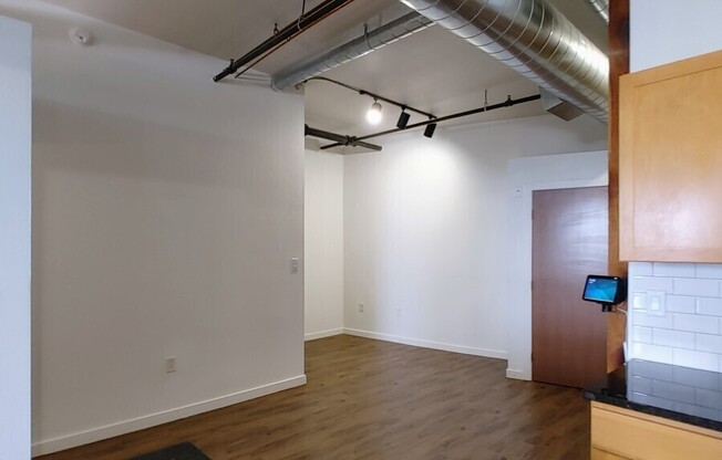 204 WALNUT ST