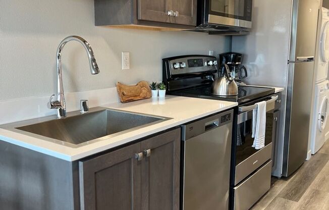 Studio, 1 bath, 349 sqft, $1,350, Unit 9-E