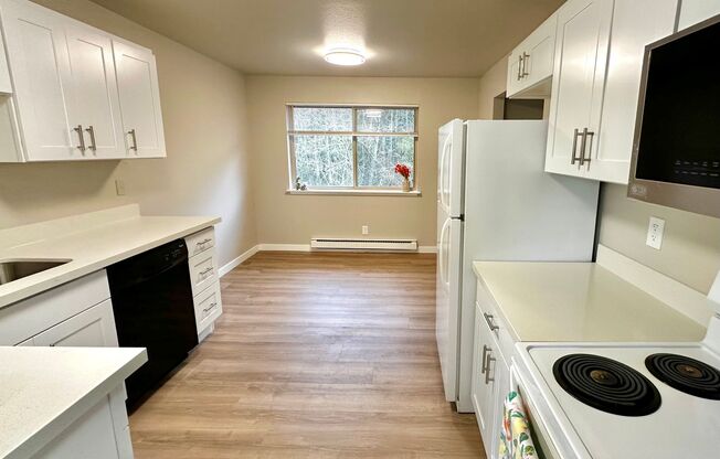 2 beds, 1 bath, 886 sqft, $1,800, Unit D