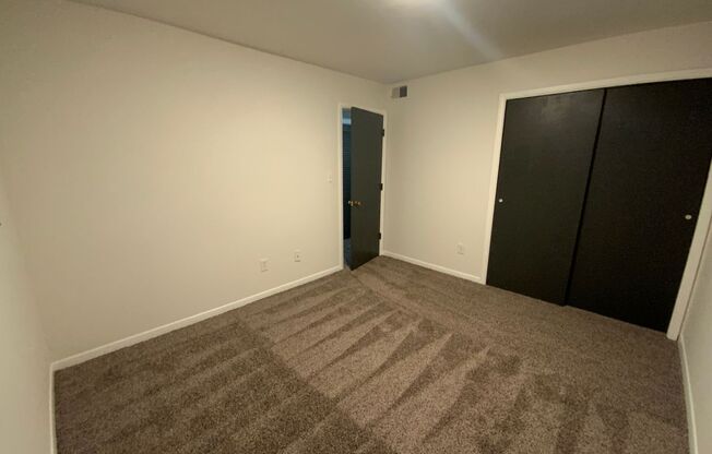 2 beds, 1 bath, 800 sqft, $1,000, Unit 20
