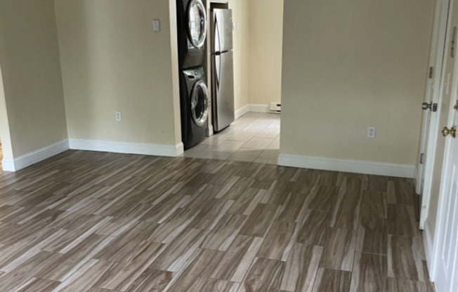 2 beds, 1 bath, 1,050 sqft, $2,500, Unit 4 WC- 19