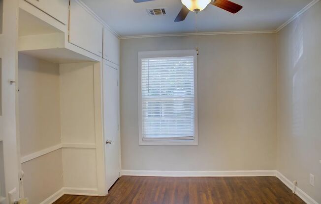 2 beds, 1 bath, 770 sqft, $1,250, Unit 4615 E 4th Place