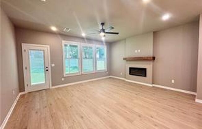 Nice New Construction Home in E Springdale