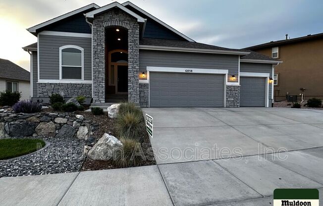 6838 BLACK SADDLE DR