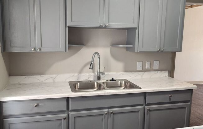 2 beds, 1 bath, 850 sqft, $975