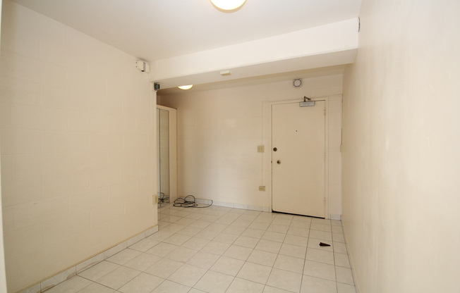 1 bedroom, 1 bath, 1 Parking. End Unit! Amenities with Great Views!