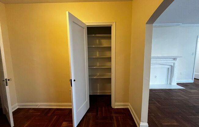 2 beds, 1 bath, 975 sqft, $2,055, Unit Royal York 802