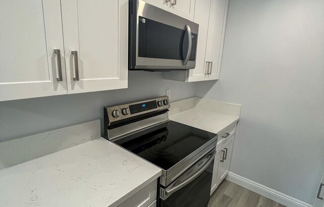 2 beds, 1 bath, 796 sqft, $2,350, Unit A-52