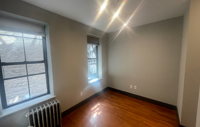 2 beds, 1 bath, $3,350, Unit 7