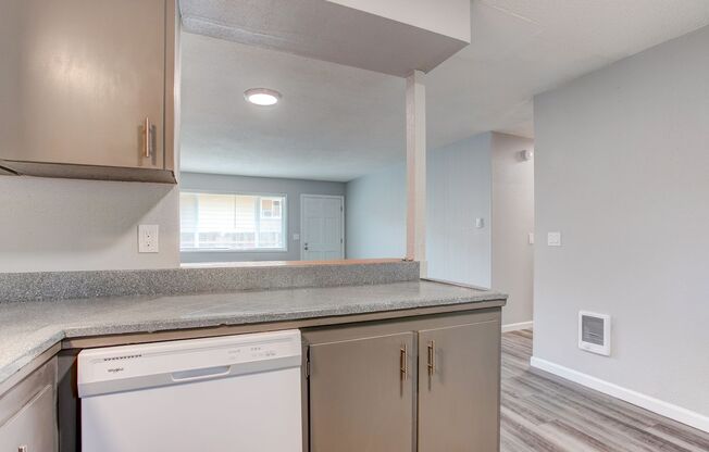 SUPER 2bed/1Bath Ground Level unit, Near Beaverton Town Square!