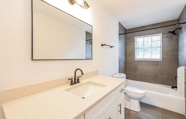 2 beds, 1.5 baths, 1,100 sqft, $1,375, Unit E23