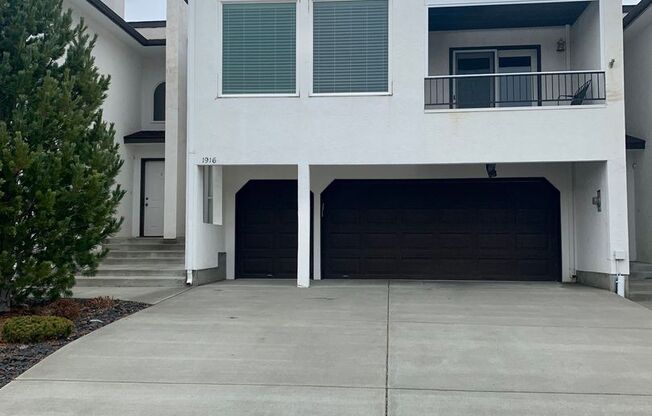 Beautiful Updated Townhome overlooking Meadow Springs Golf Course