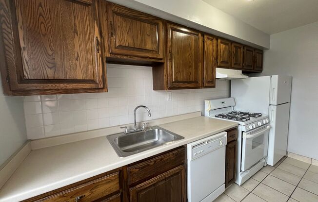2 beds, 1 bath, 800 sqft, $1,890, Unit 6230 Fifth Ave. #222D