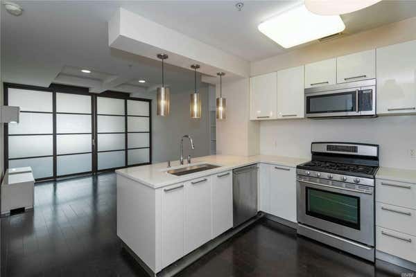 1 bed, 2 baths, 920 sqft, $2,950, Unit 209