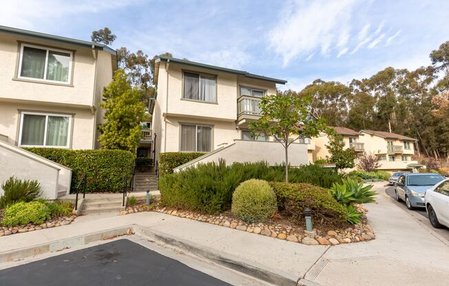 *** MUST SEE 2/2.5 TOWNHOME WITH TWO CAR GARAGE! PET FRIENDLY! ***