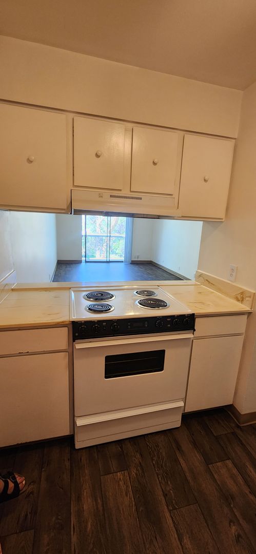 1 bed, 1 bath, 700 sqft, $1,045, Unit 05B