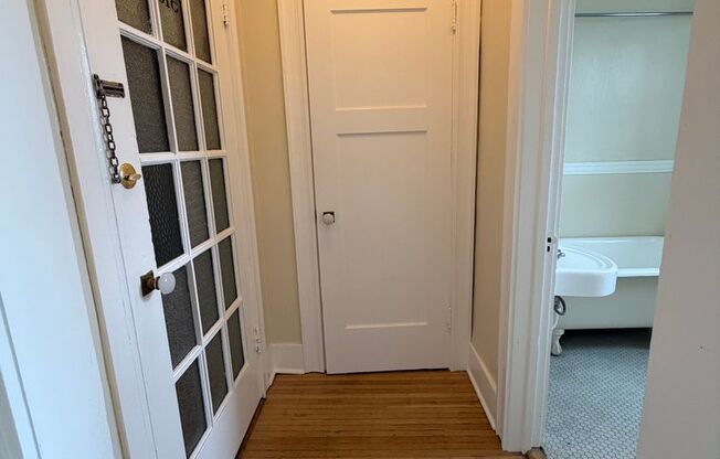 Studio, 1 bath, 315 sqft, $1,050, Unit 510