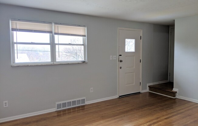 Beautifully Kept 4 Bedroom House next to Universal Park