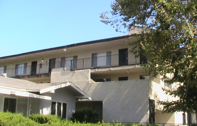 1328 N DURANT ST