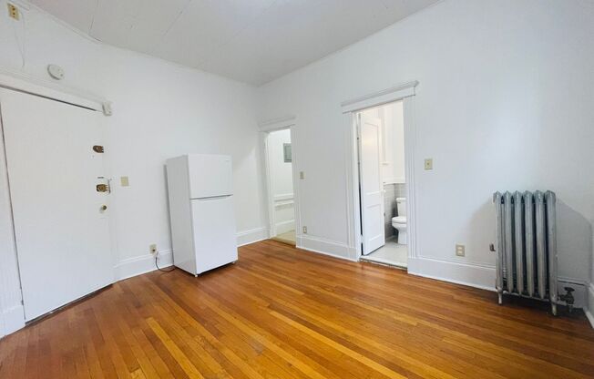 Studio, 1 bath, 350 sqft, $2,150, Unit 14P-4