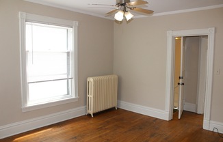 2 beds, 1 bath, 700 sqft, $1,250, Unit 02