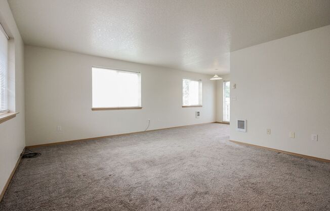 2743 SW Jasmine Pl - Upper Unit