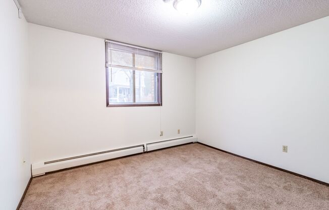 2 beds, 1 bath, 850 sqft, $1,225, Unit 103