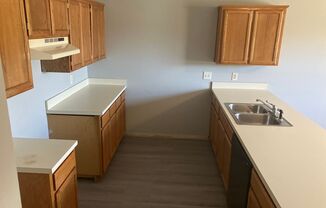 2 beds, 1 bath, $700, Unit #10