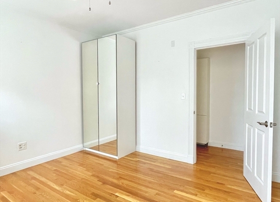 1 bed, 1 bath, 673 sqft, $3,350, Unit 39