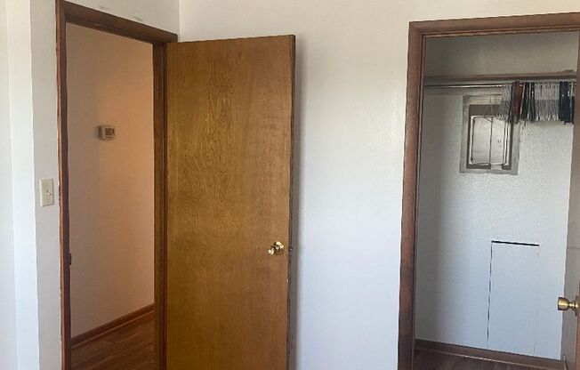 2 beds, 1 bath, $900