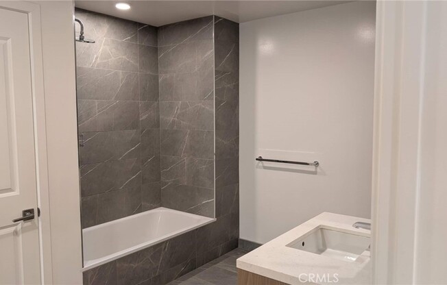 1 bed, 1 bath, 941 sqft, $3,000, Unit 922