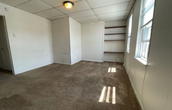 Oakland 1BR With Heat Included!! Great location on Semple! Call Today to Schedule a Tour!!