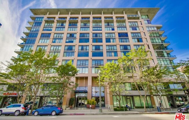 1 bed, 1 bath, 800 sqft, $2,550, Unit 819