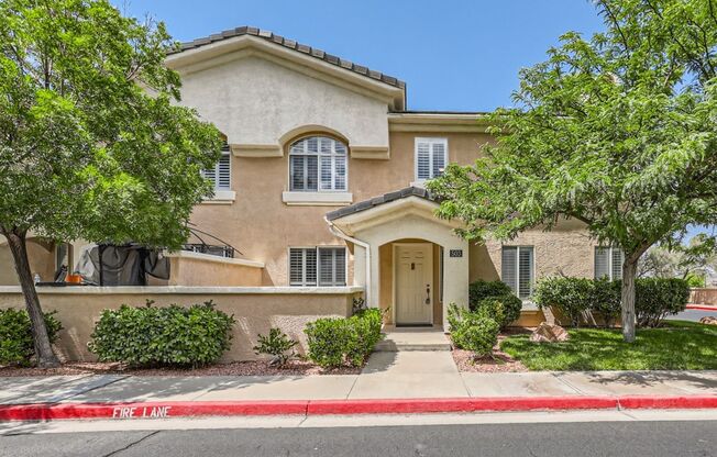 Beautiful and Nicely Remodeled Henderson Townhome!