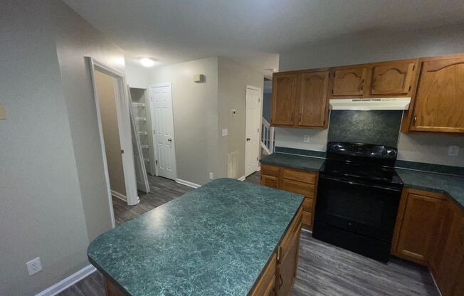 3 beds, 3 baths, $1,599