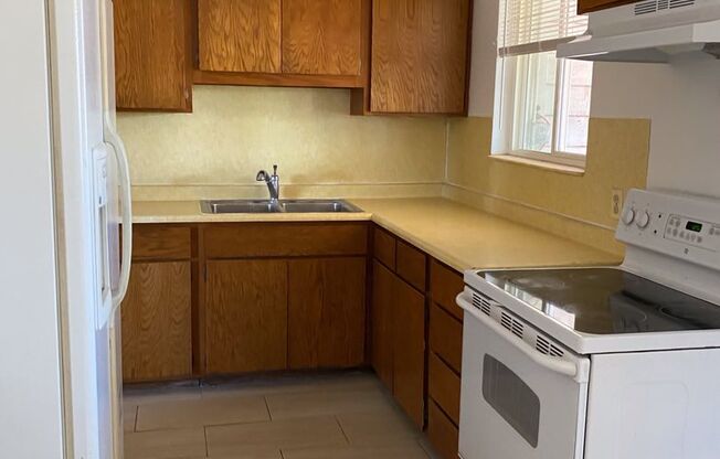 2002 W GARDENIA DR
