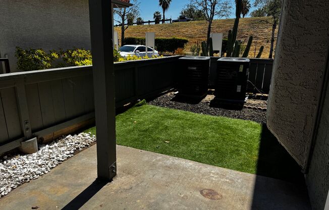 1 bed, 1 bath, 704 sqft, $2,330, Unit 657